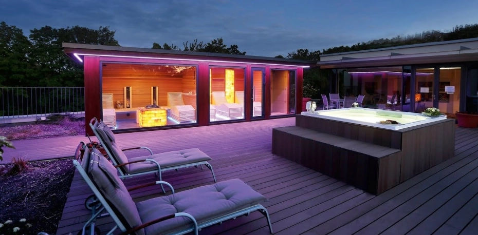 Outdoor sauna house - Organized, deliberate, efficient work