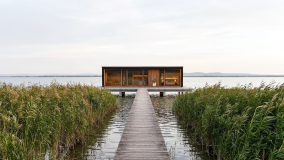 Premium Lakeside Retreat