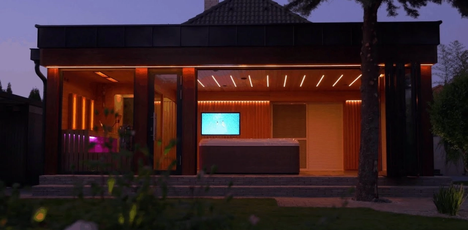 Outdoor wellness house with jacuzzi