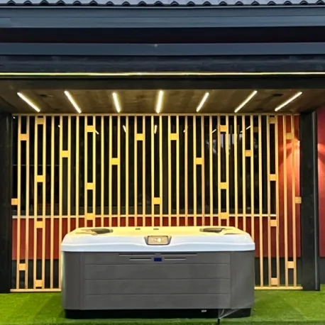 Pergola with zipSCREEN shading system, NEW.