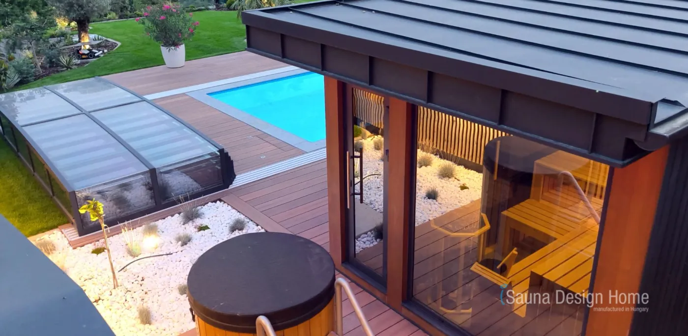 Sauna with Terrace and Hot Tub